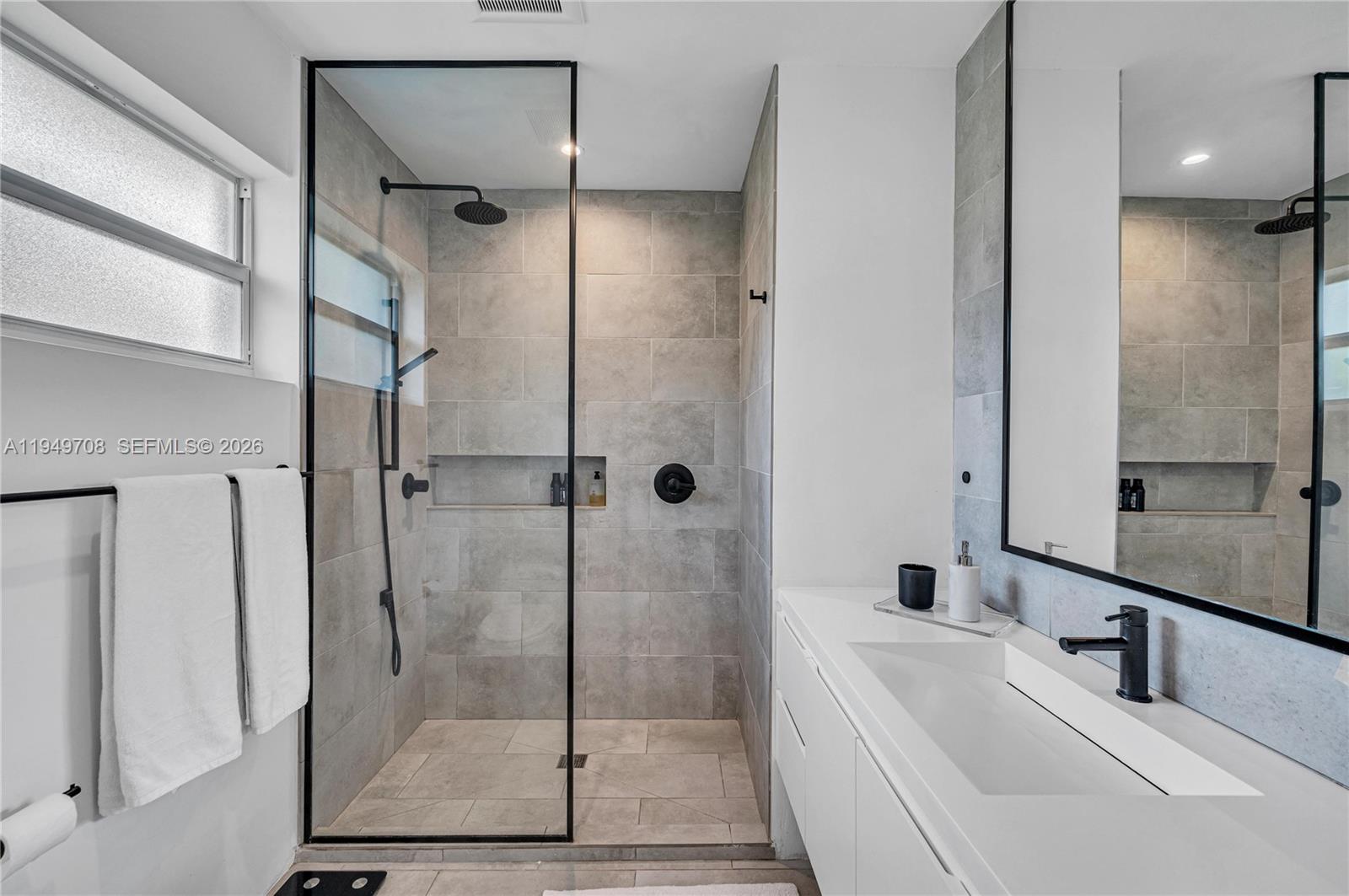 CORAL GABLES RIVIERA SEC - Residential