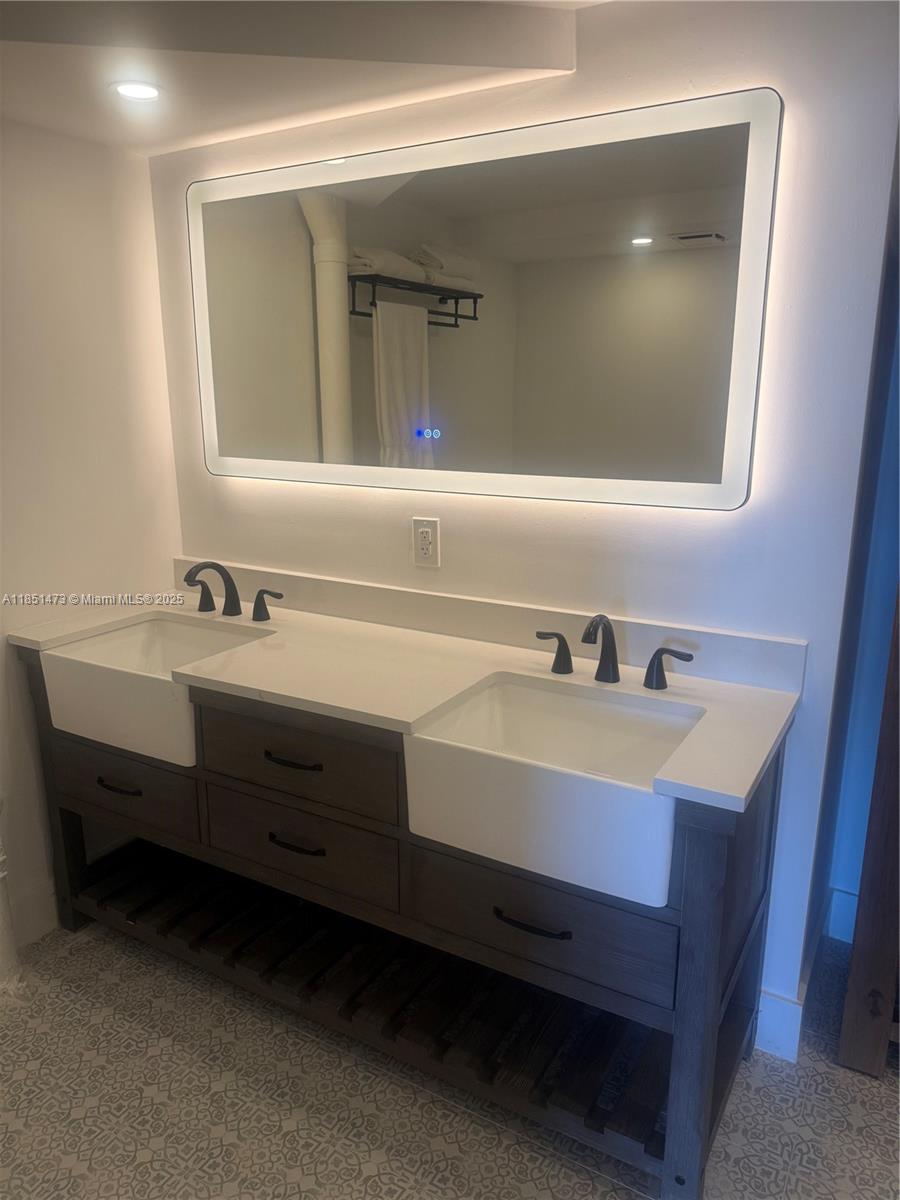 VENETIA CONDO - Residential Lease