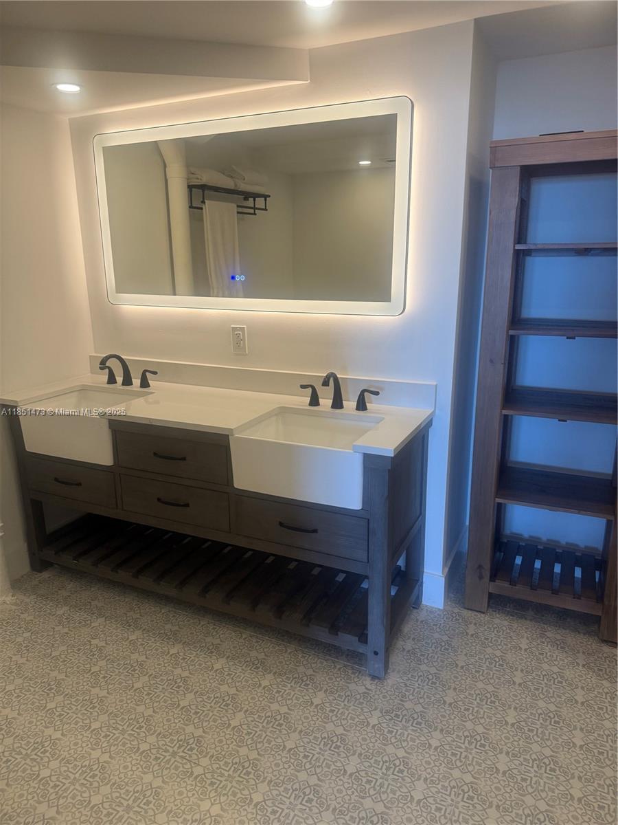 VENETIA CONDO - Residential Lease