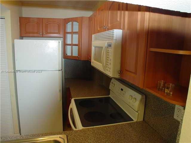 FONTAINEBLEAU GARDENS CON - Residential Lease