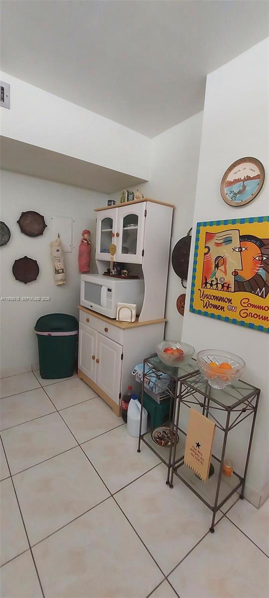 HILLCREST EAST NO 27 COND - Residential