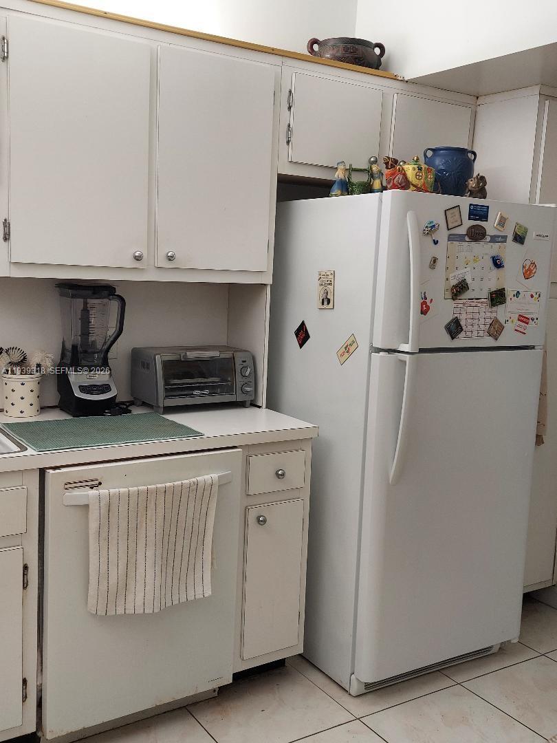 HILLCREST EAST NO 27 COND - Residential