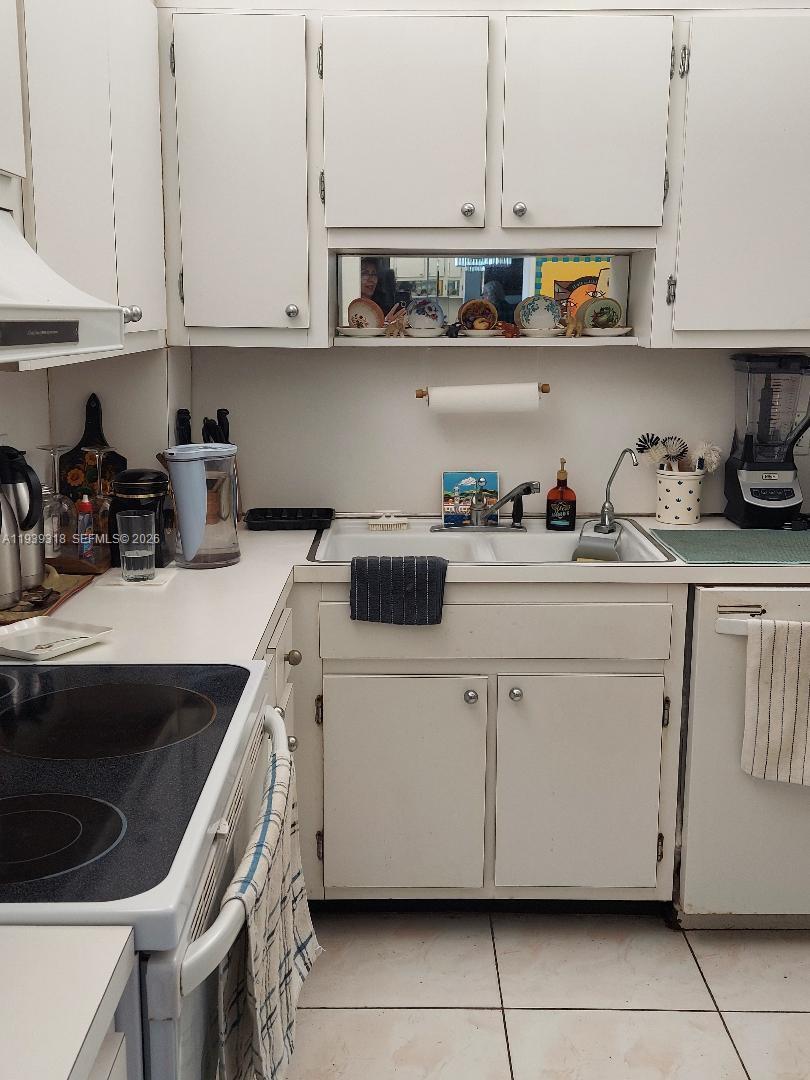 HILLCREST EAST NO 27 COND - Residential