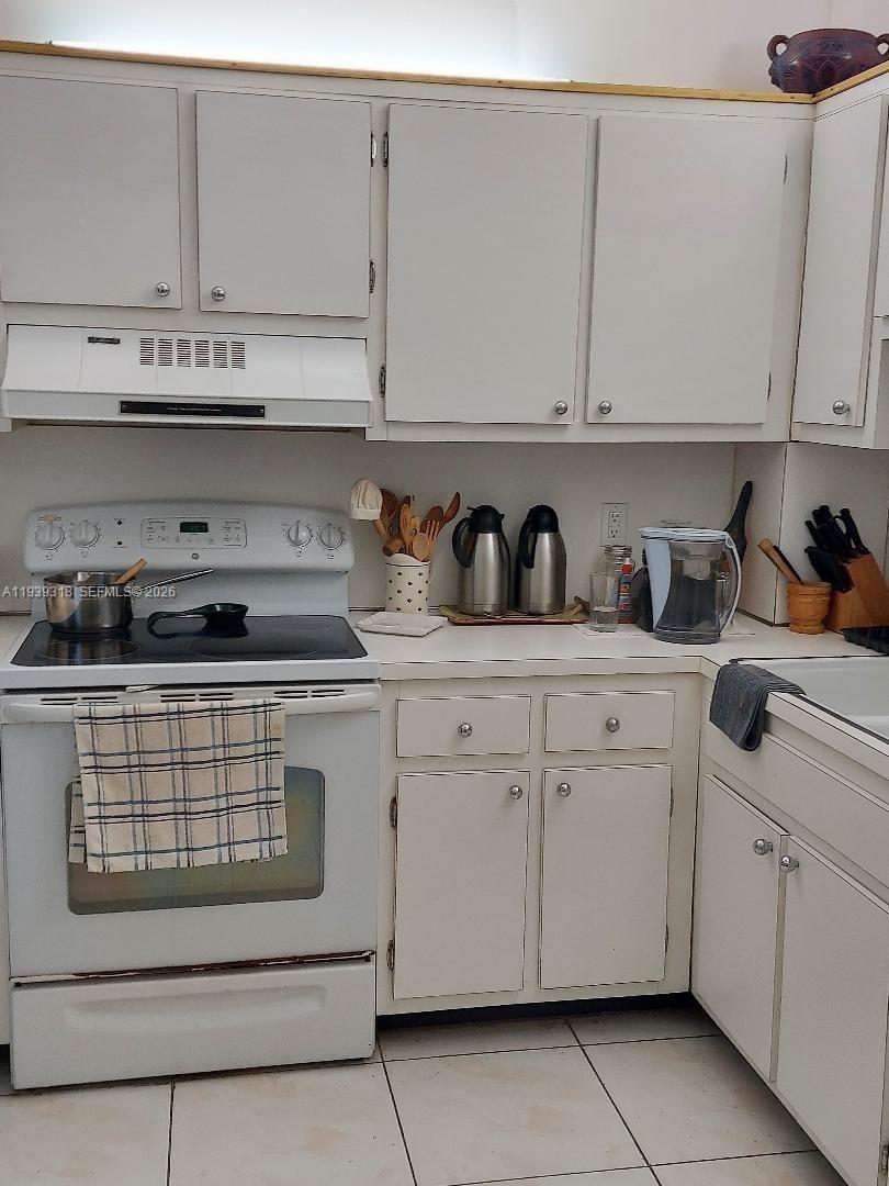 HILLCREST EAST NO 27 COND - Residential