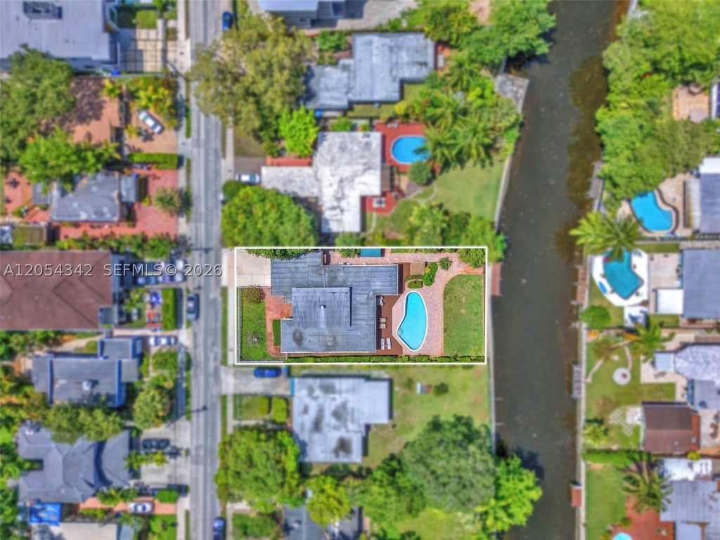 Photo of 800 SW 8th Ter, Fort Lauderdale, FL 33315 (MLS # A12054342)