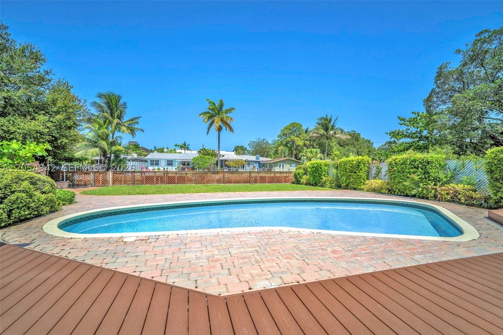 Photo of 800 SW 8th Ter, Fort Lauderdale, FL 33315 (MLS # A12054342)