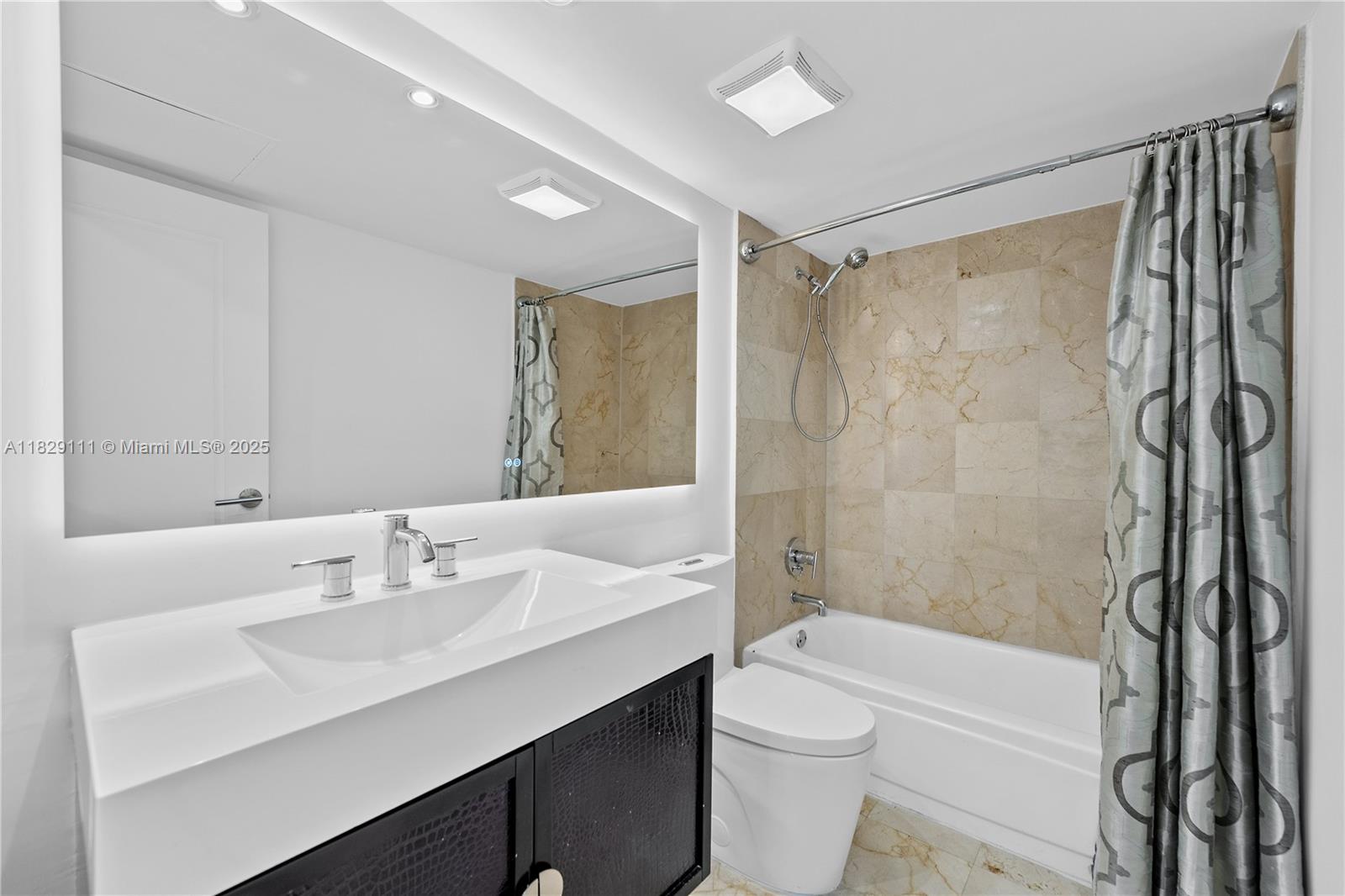 HARBOUR HOUSE - Residential