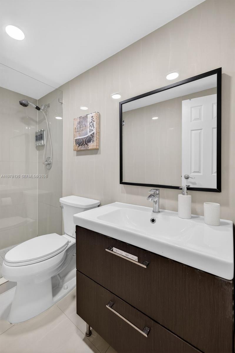 TIDES ON HOLLYWOOD BEACH - Residential Lease