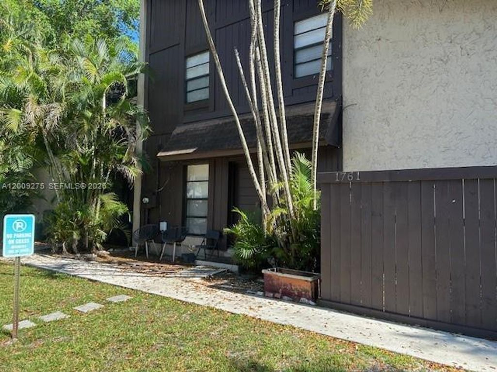 Photo of 1761 Bayberry Dr, Pembroke Pines, FL 33024 (MLS # A12009275)