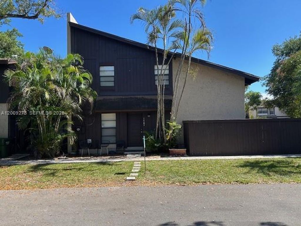 Photo of 1761 Bayberry Dr, Pembroke Pines, FL 33024 (MLS # A12009275)