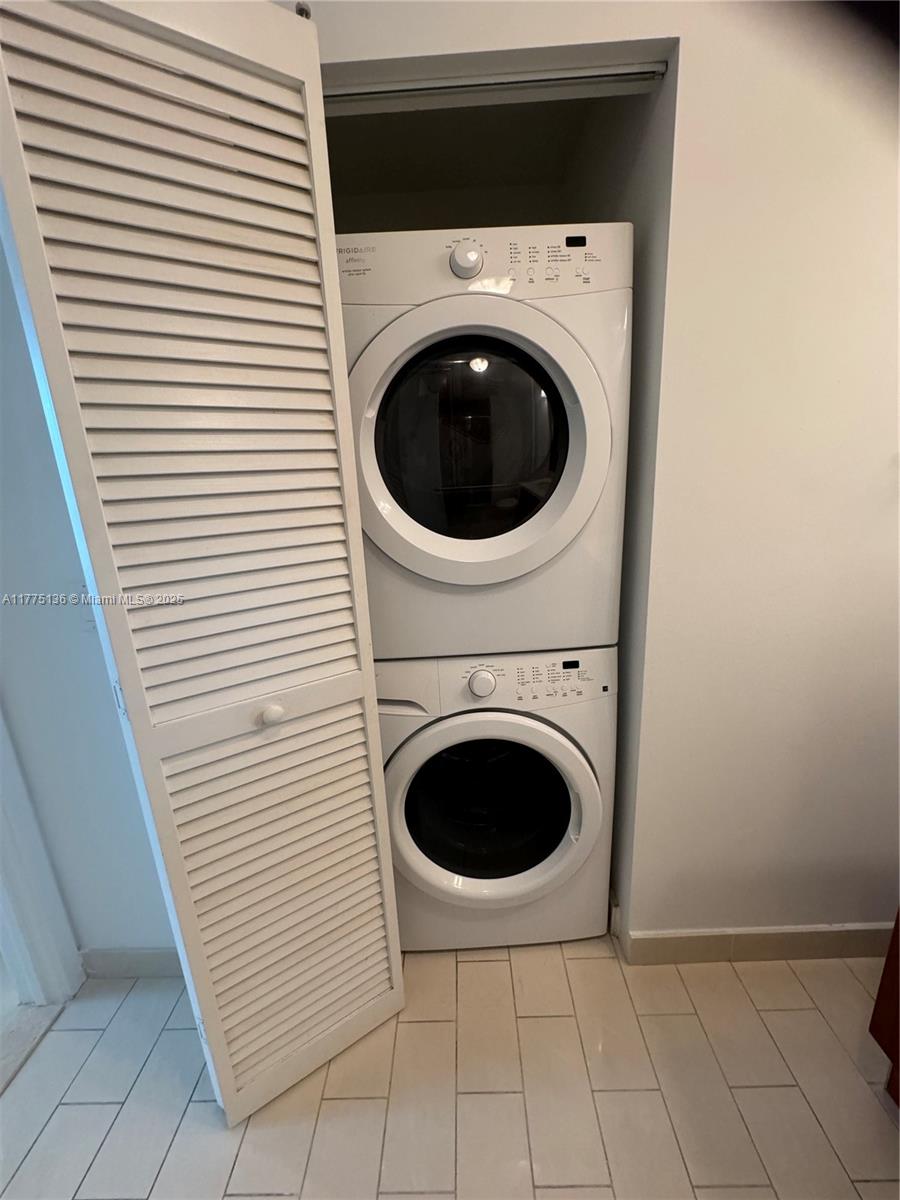 AXIS BRICKELL - Residential Lease