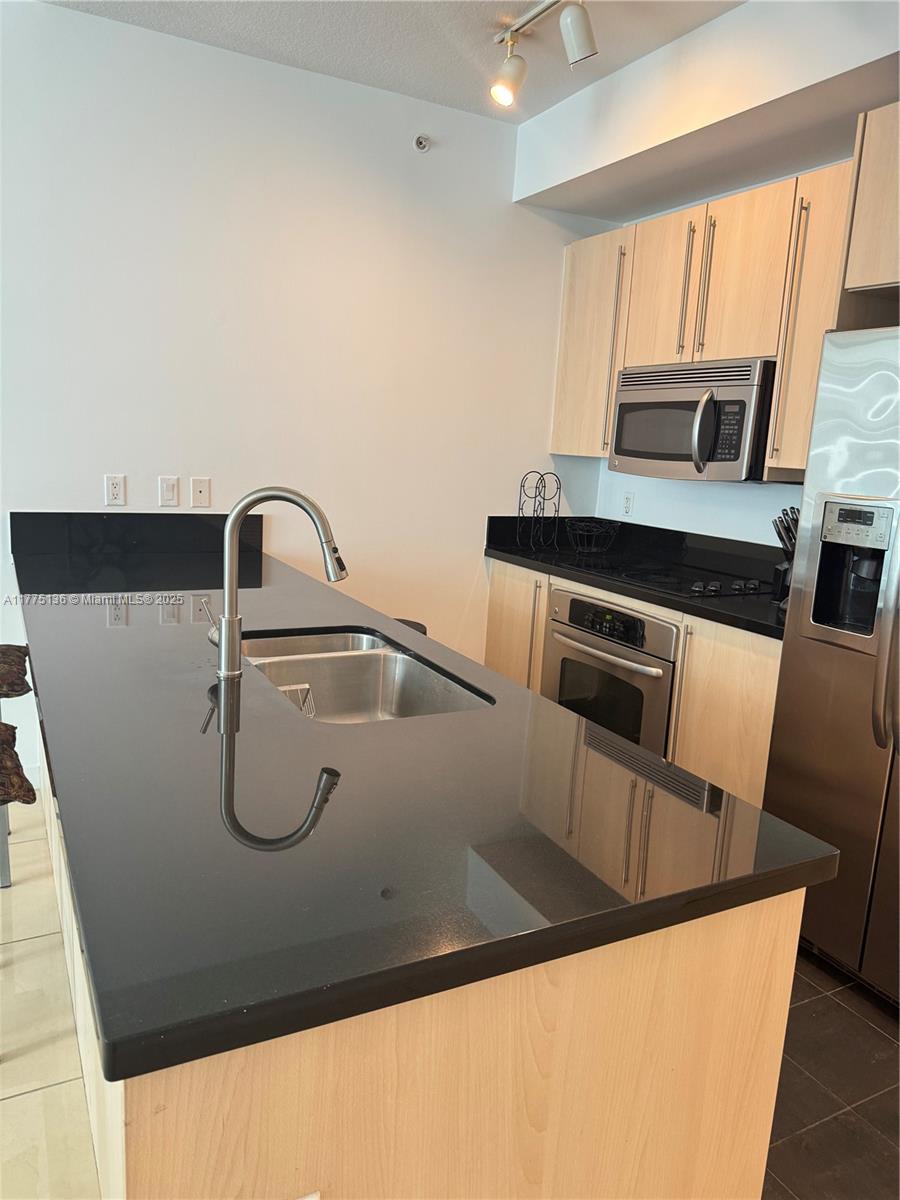 AXIS BRICKELL - Residential Lease