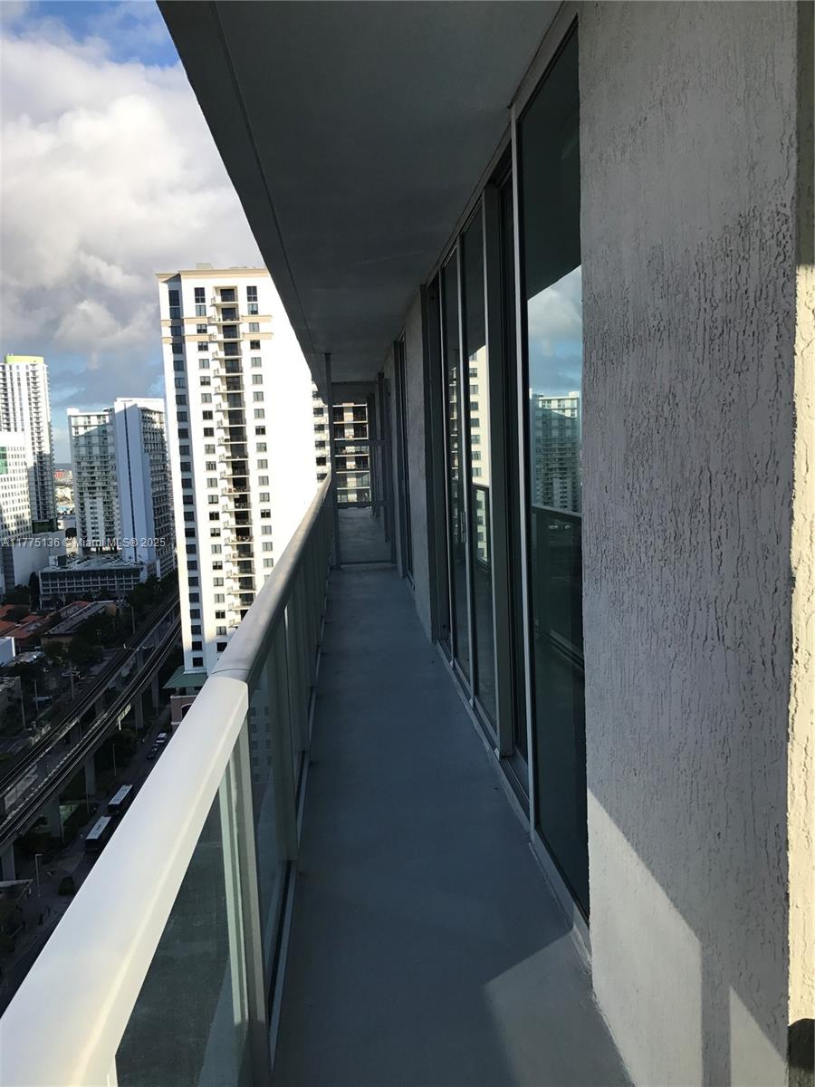 AXIS BRICKELL - Residential Lease