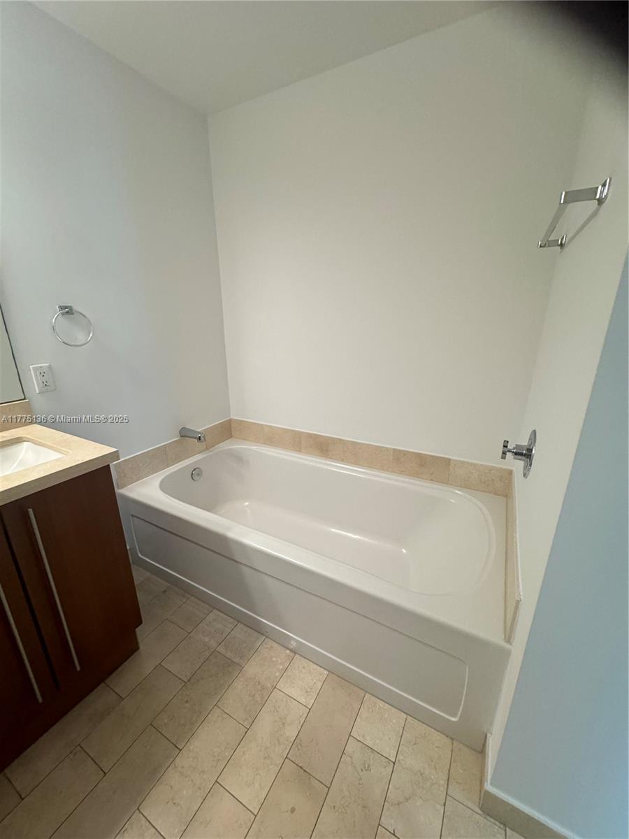 AXIS BRICKELL - Residential Lease