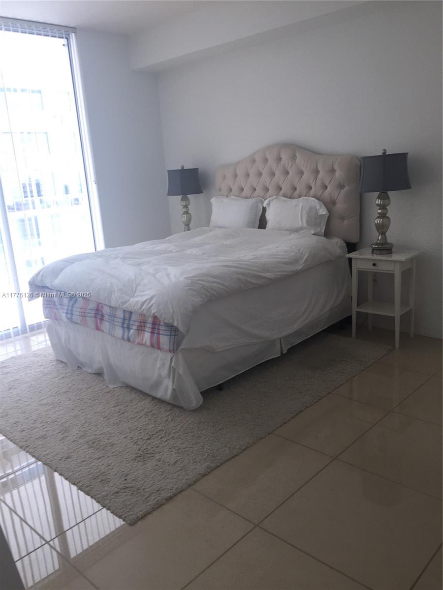 AXIS BRICKELL - Residential Lease