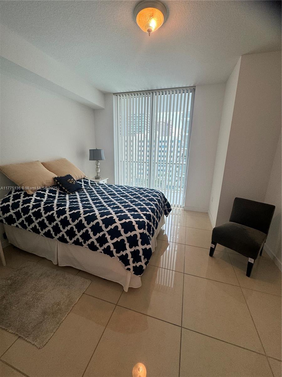 AXIS BRICKELL - Residential Lease