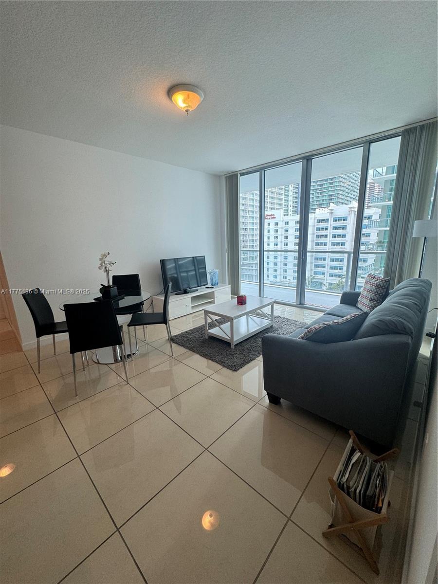 AXIS BRICKELL - Residential Lease