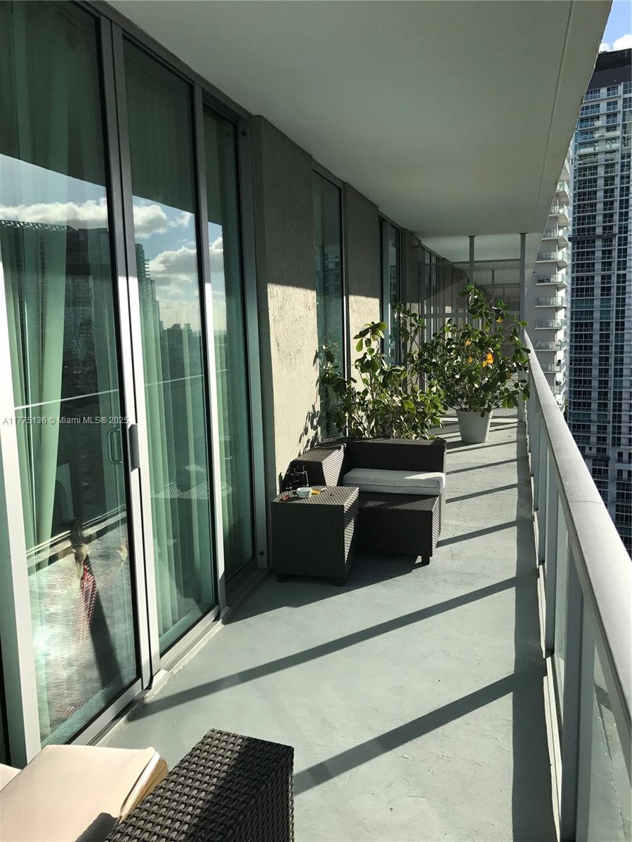 AXIS BRICKELL - Residential Lease