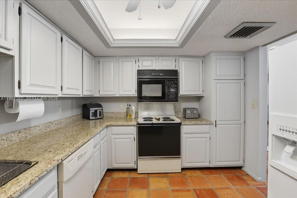 Photo of 400 NW 127th Ave #13, Plantation, FL 33325 (MLS # A11961260)
