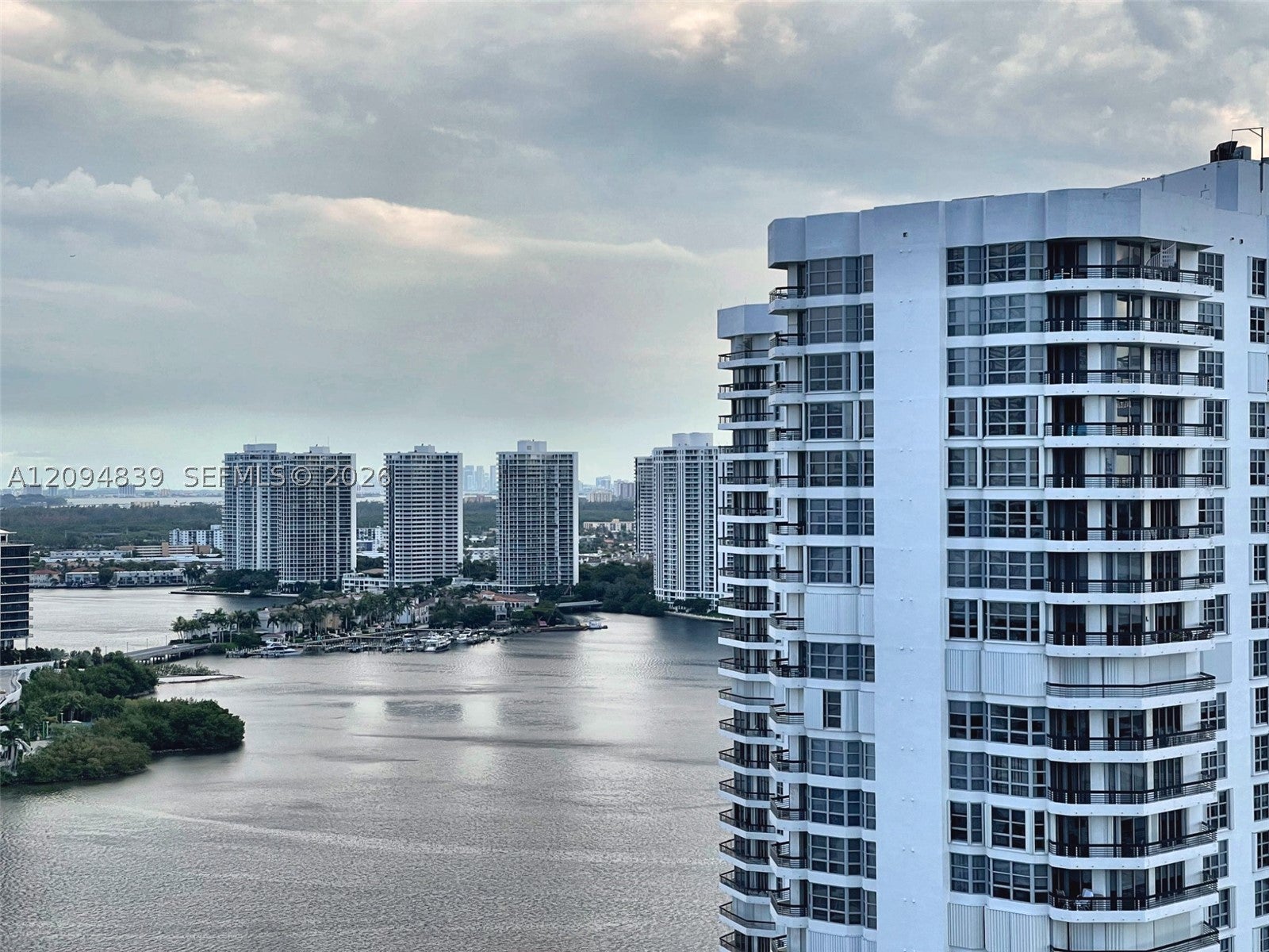3500 Mystic Pointe Dr 3002
