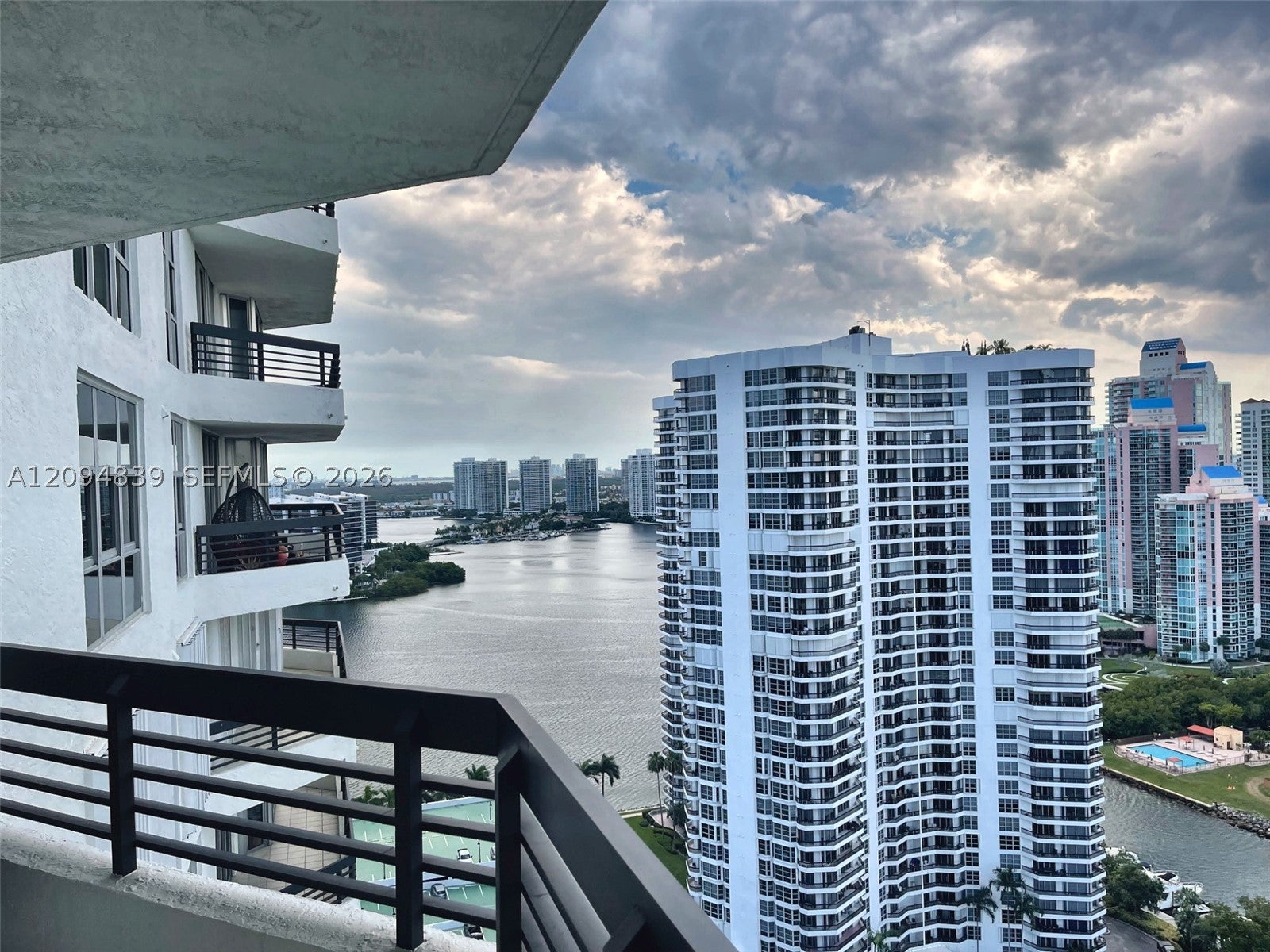 3500 Mystic Pointe Dr 3002
