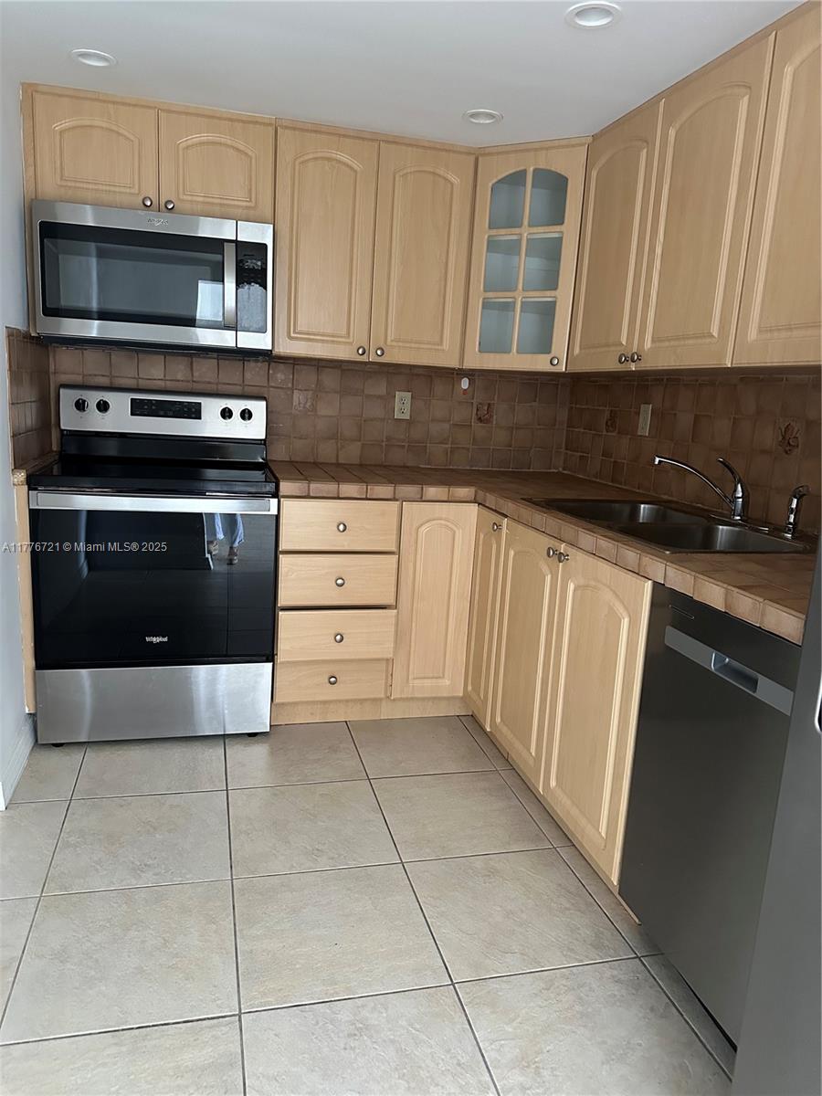 BRICKELL BAY CLUB CONDO - Residential
