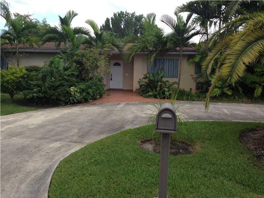 Estate Sale! Great opportunity to own this loveley Falls area house! House has a completely remodeled kithchen with stainless steel appliances! Bathrooms are in great condition as is the rest of this home! Has a great screened in  pool area for entertaini ng which comes with a built in BBQ!House is easy to show!