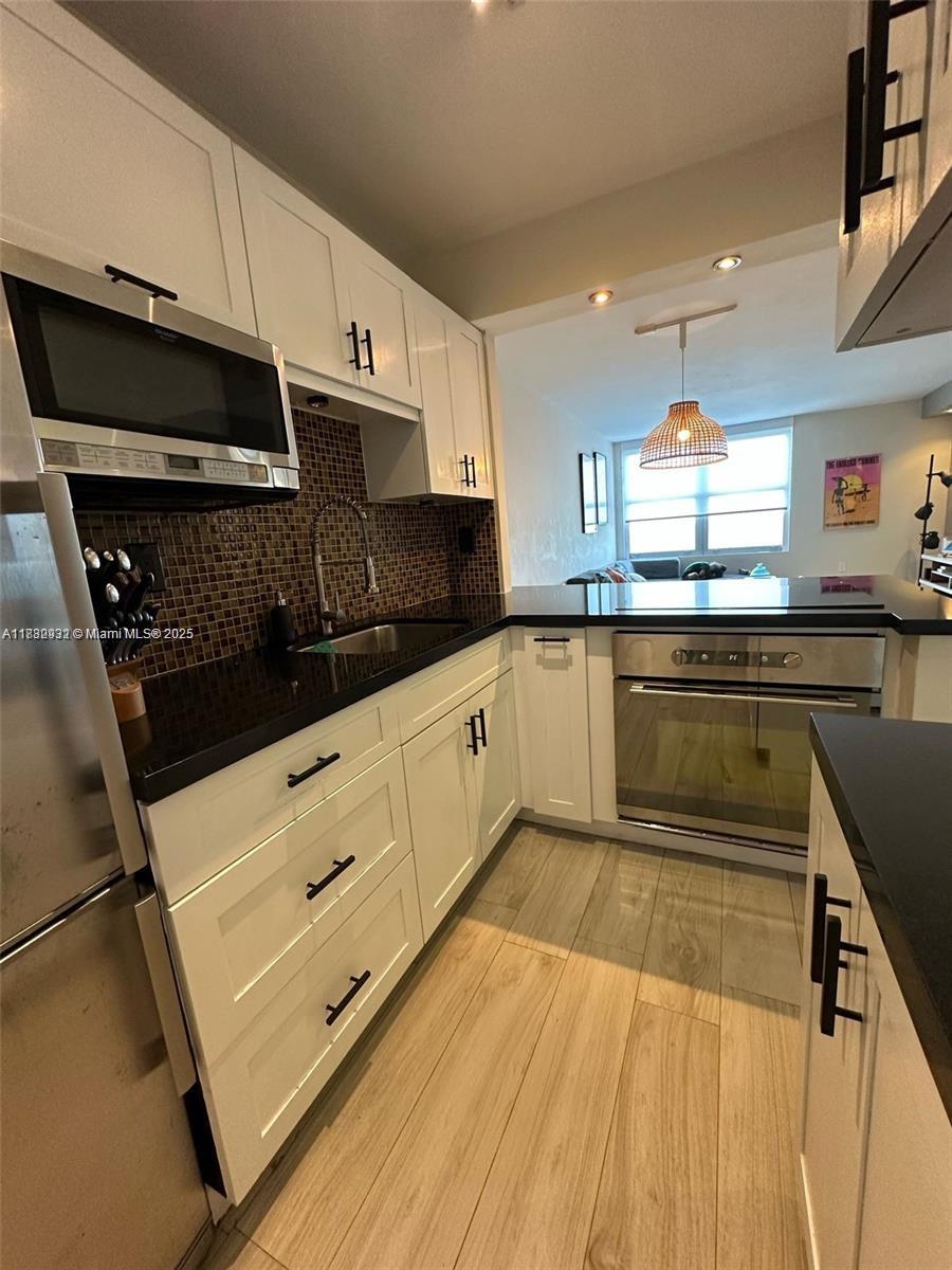 2899 Collins Ave 837