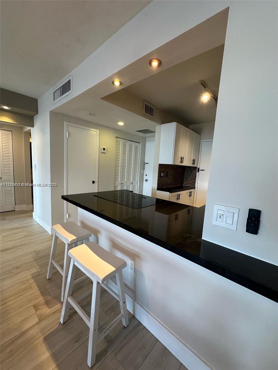 2899 Collins Ave 837