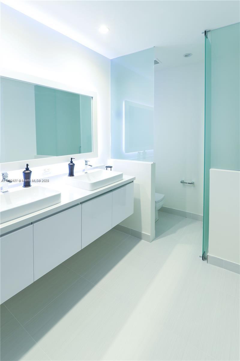 LANDMARK AT DORAL - Residential Lease