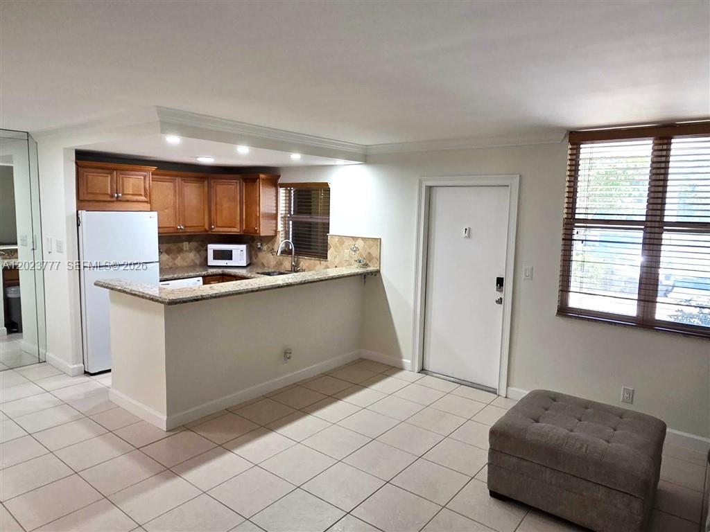 2400 NE 10th St 104