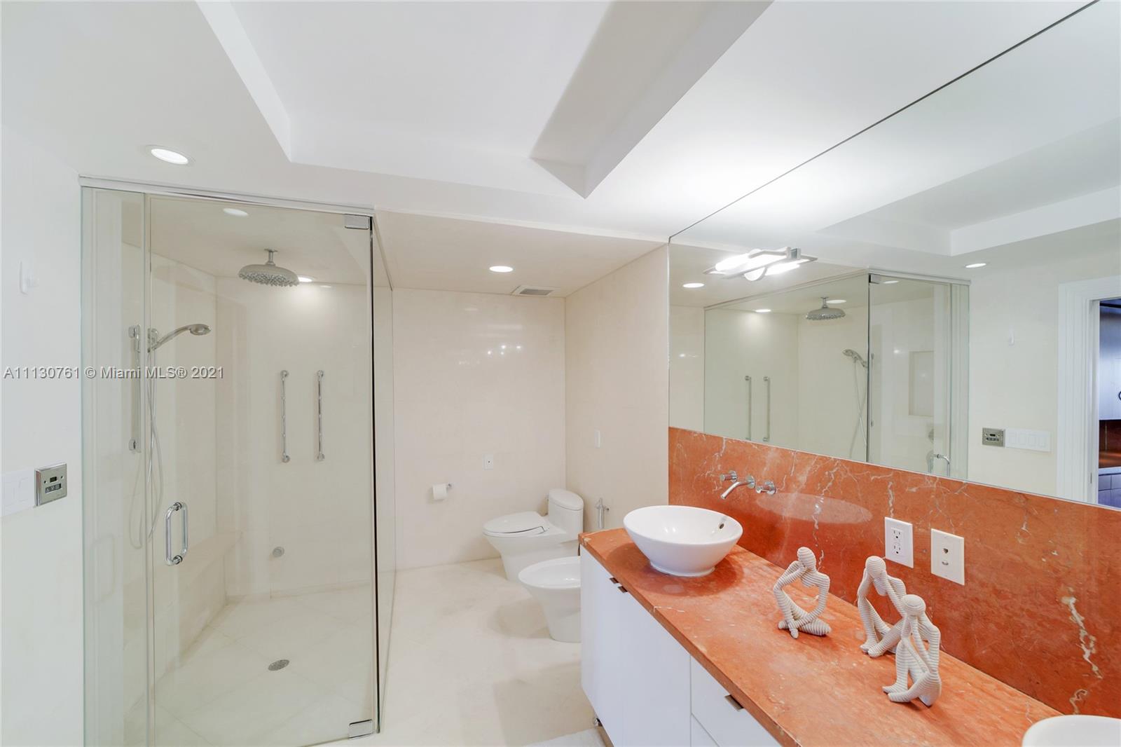 5600 CONDO - Residential