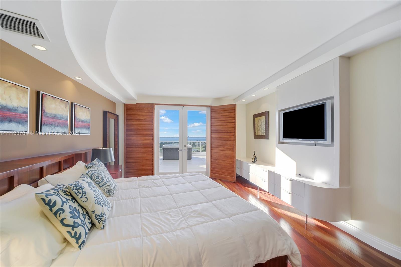 5600 CONDO - Residential