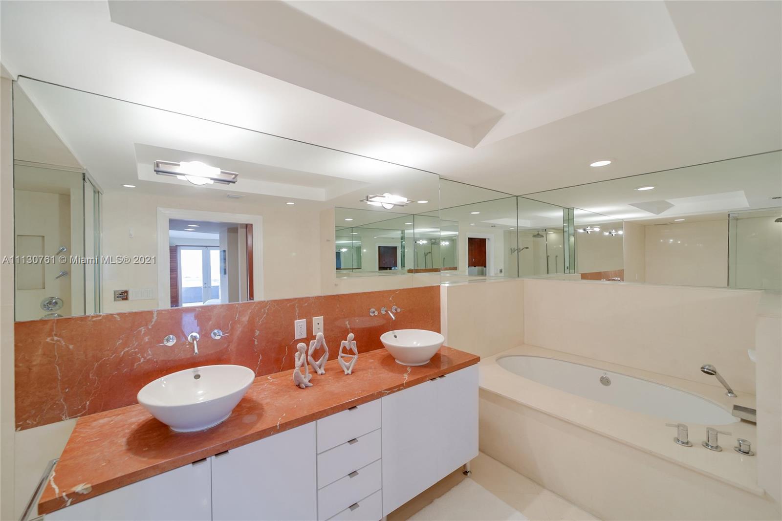 5600 CONDO - Residential