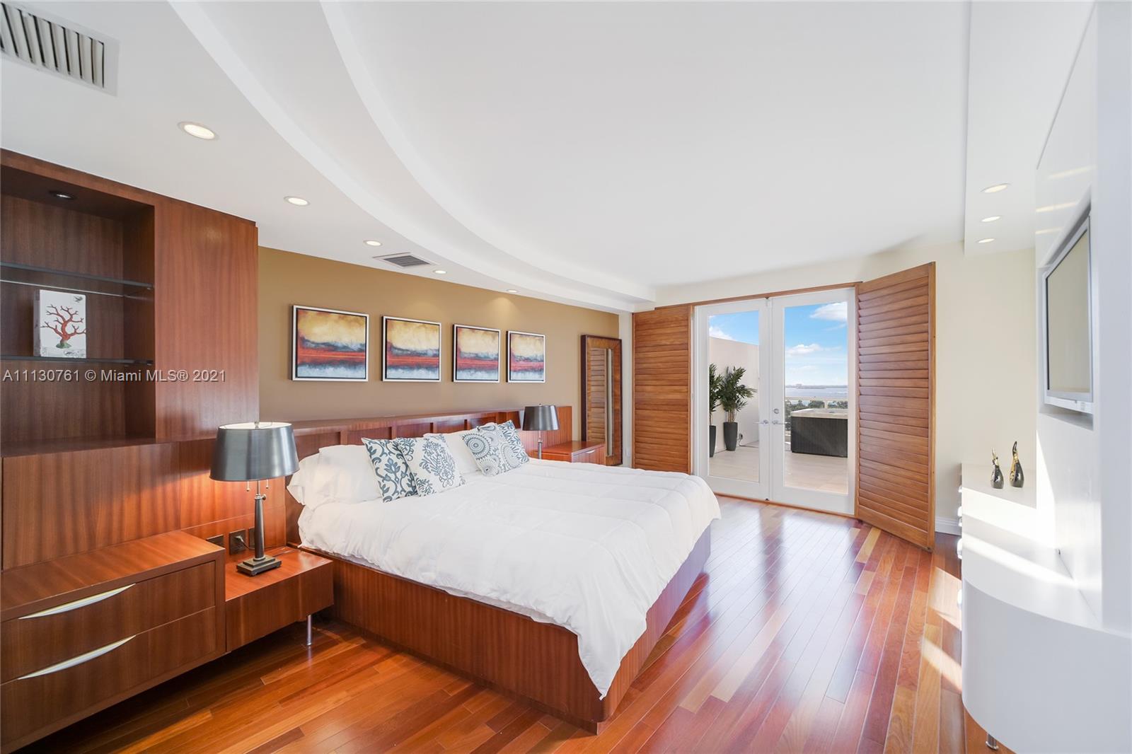 5600 CONDO - Residential