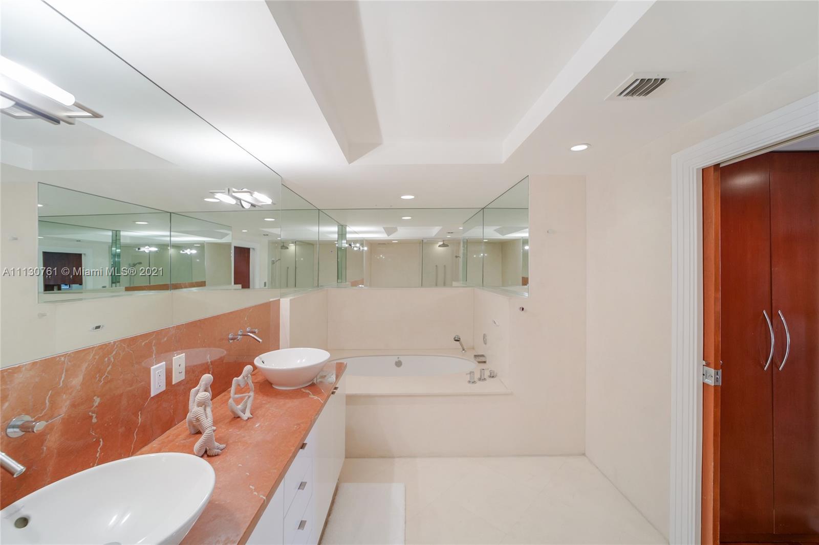 5600 CONDO - Residential