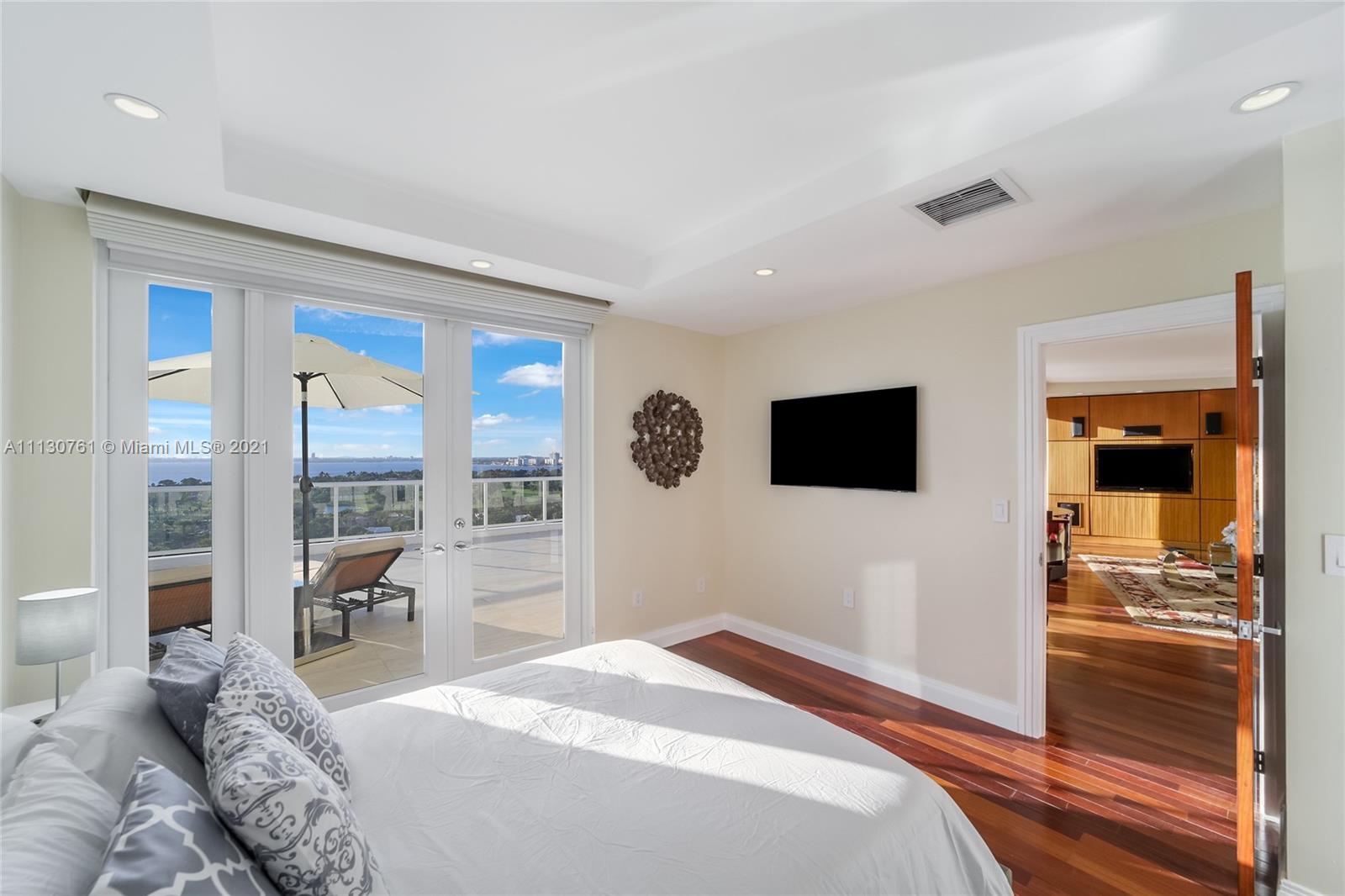 5600 CONDO - Residential