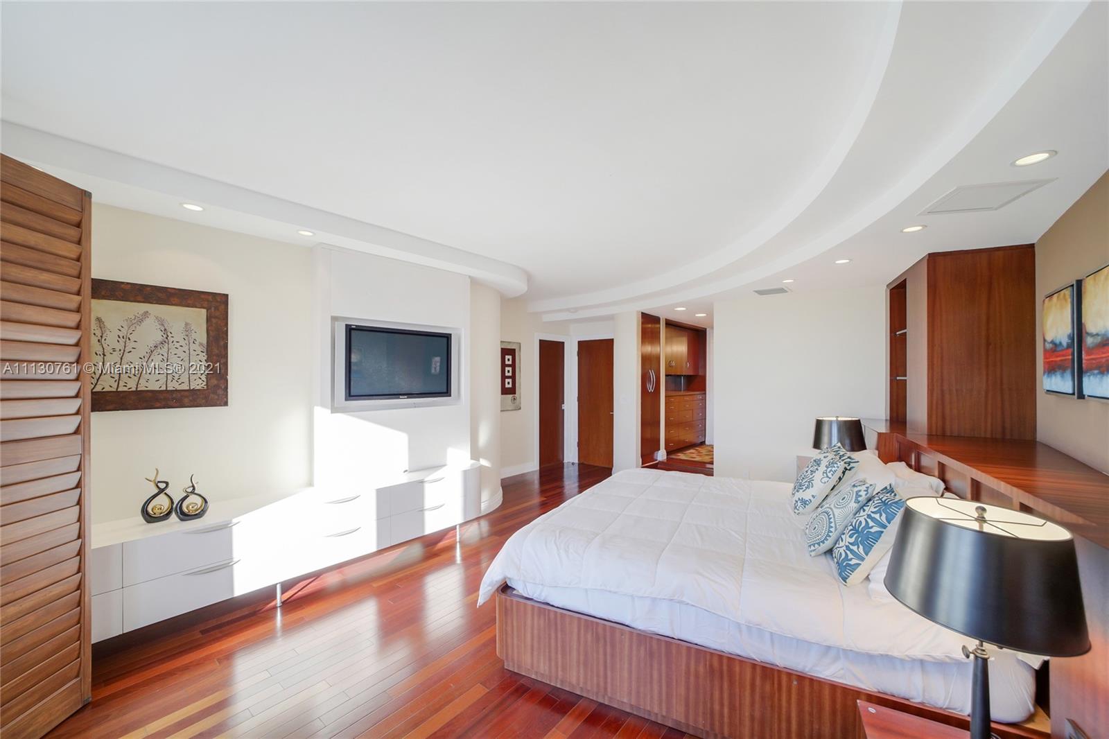 5600 CONDO - Residential