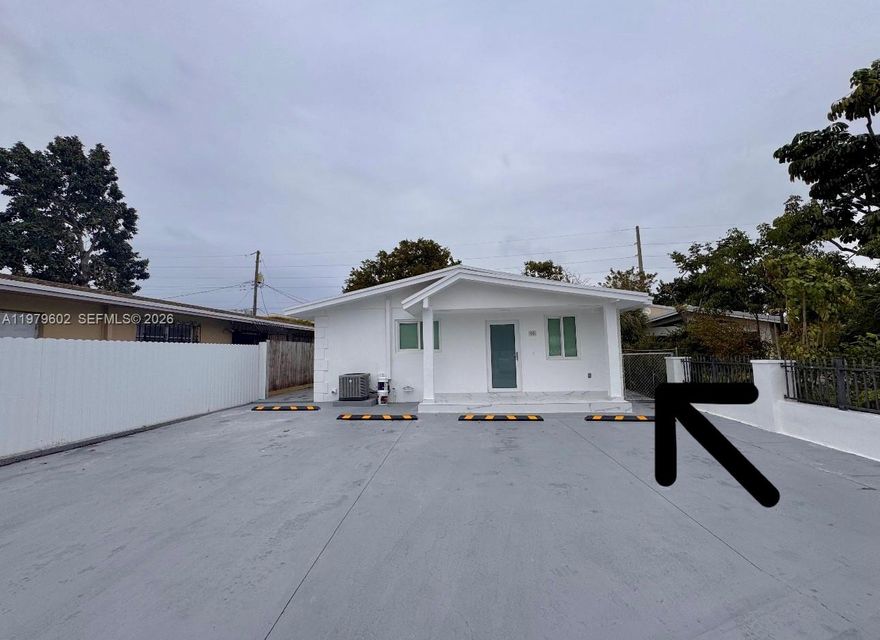 Studio unit with open layout. 2 parking space. Easy to show.