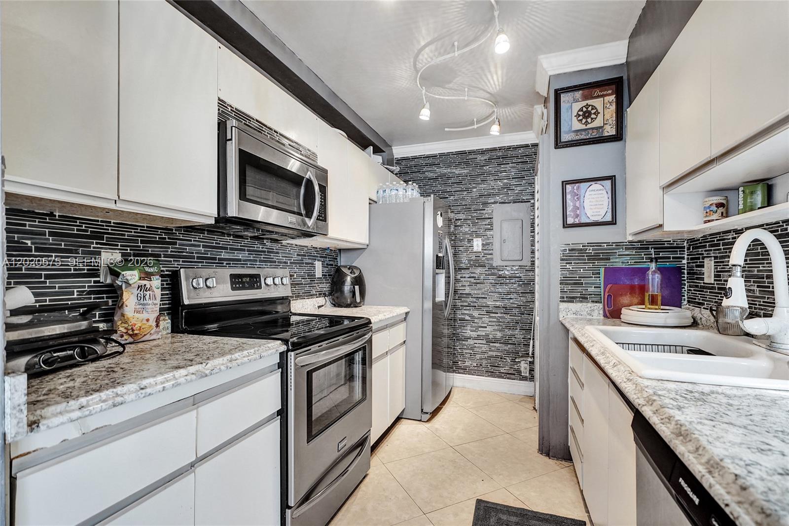 TURNBERRY ISLE SOUTH COND - Residential