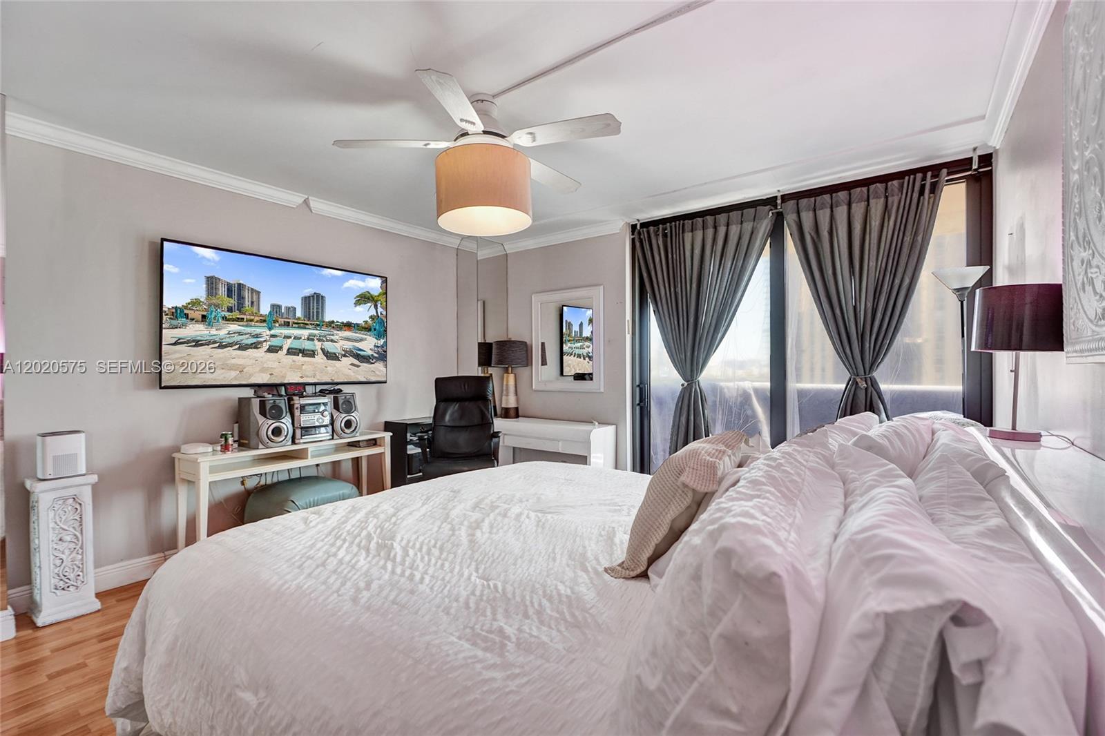 TURNBERRY ISLE SOUTH COND - Residential