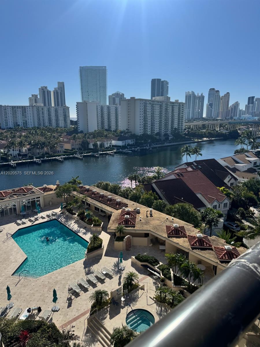 TURNBERRY ISLE SOUTH COND - Residential