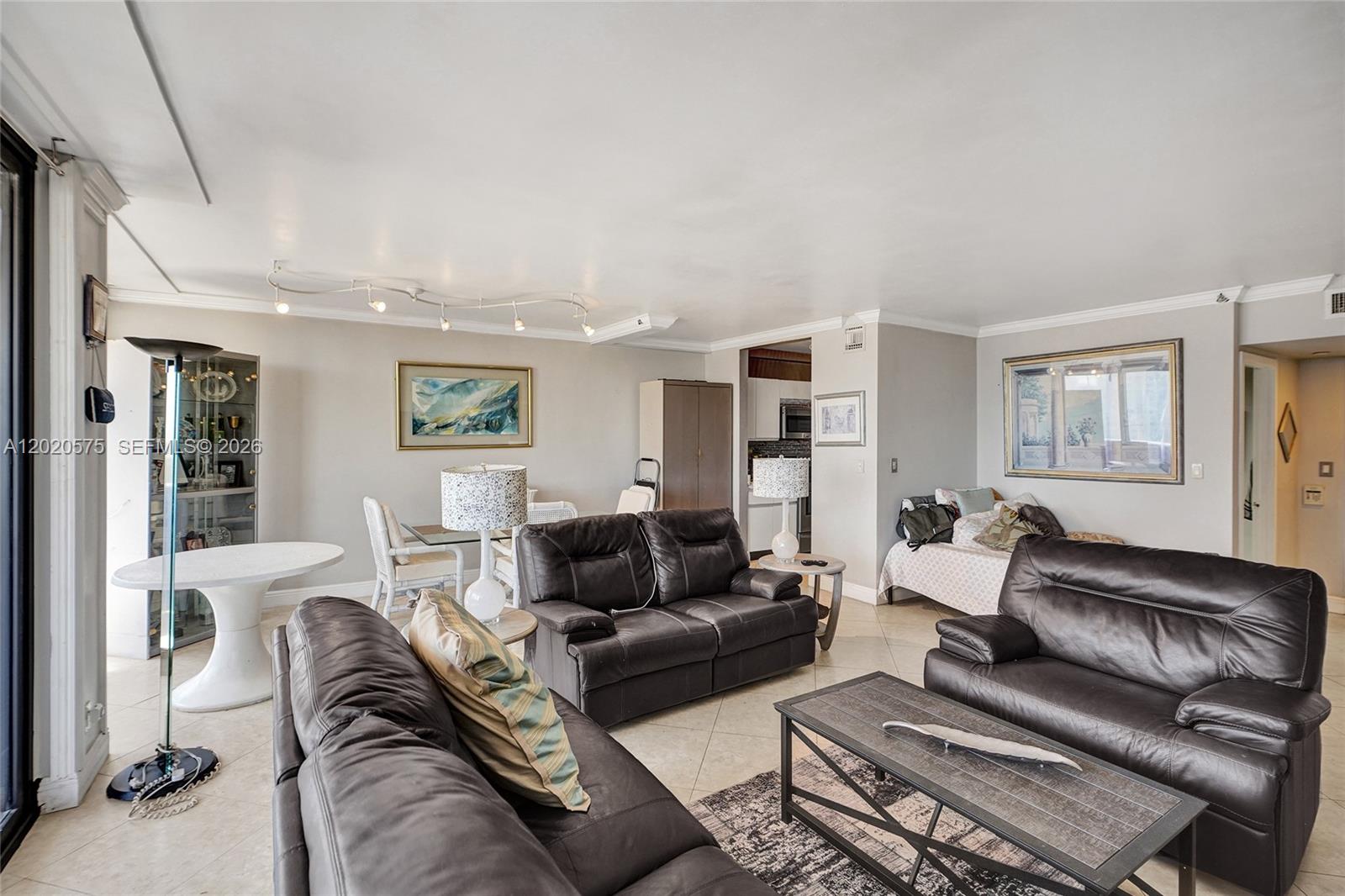 TURNBERRY ISLE SOUTH COND - Residential
