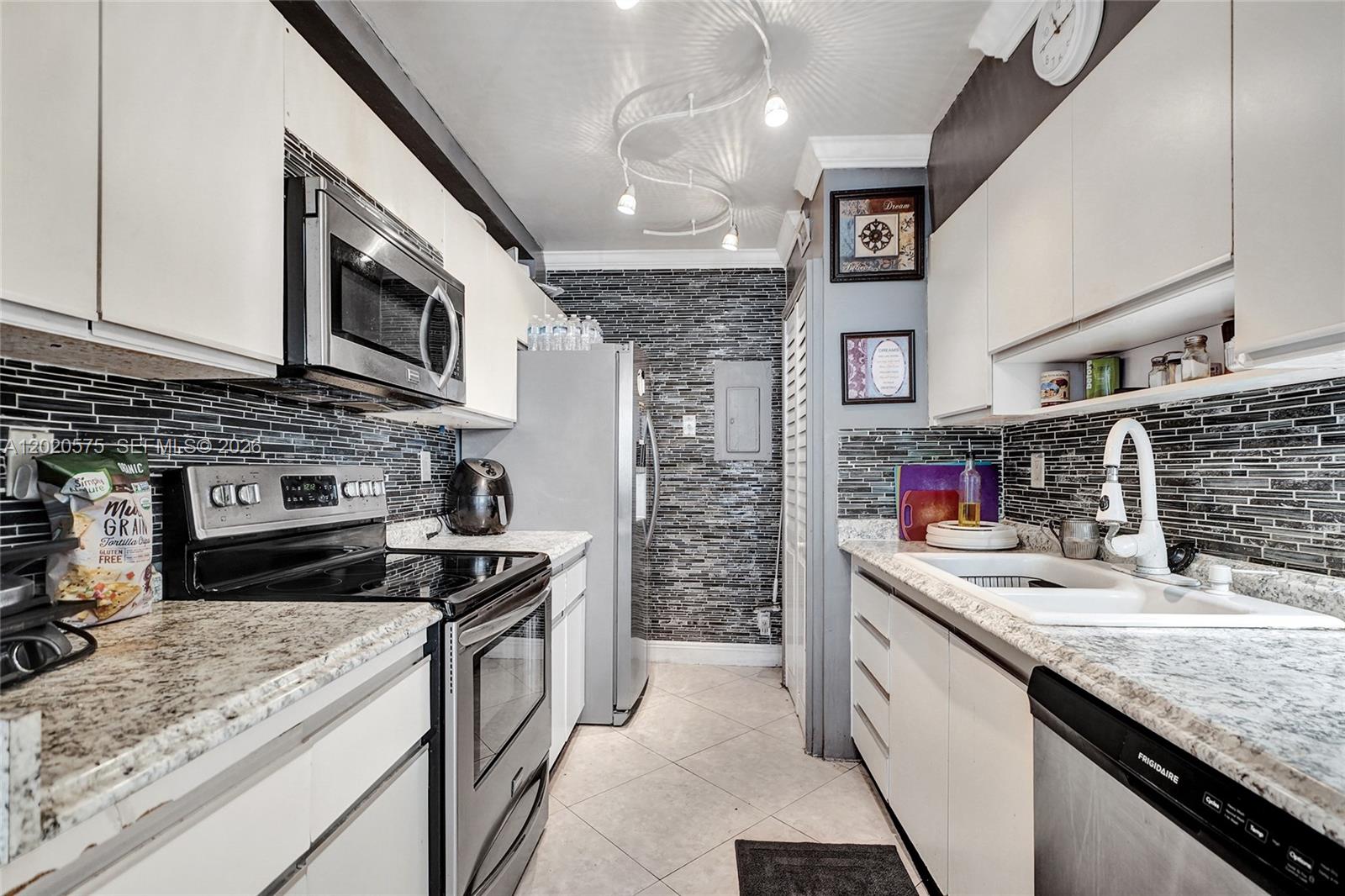 TURNBERRY ISLE SOUTH COND - Residential