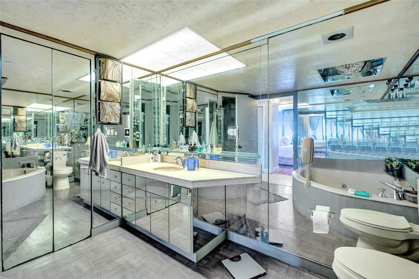 TURNBERRY ISLE SOUTH COND - Residential