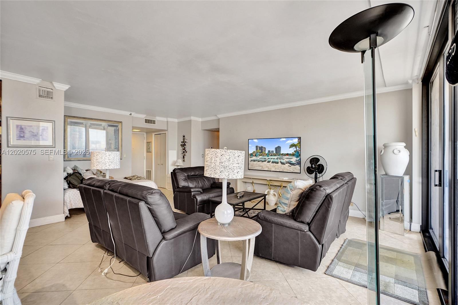 TURNBERRY ISLE SOUTH COND - Residential
