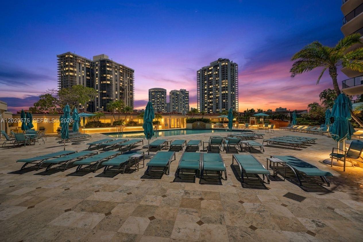 TURNBERRY ISLE SOUTH COND - Residential