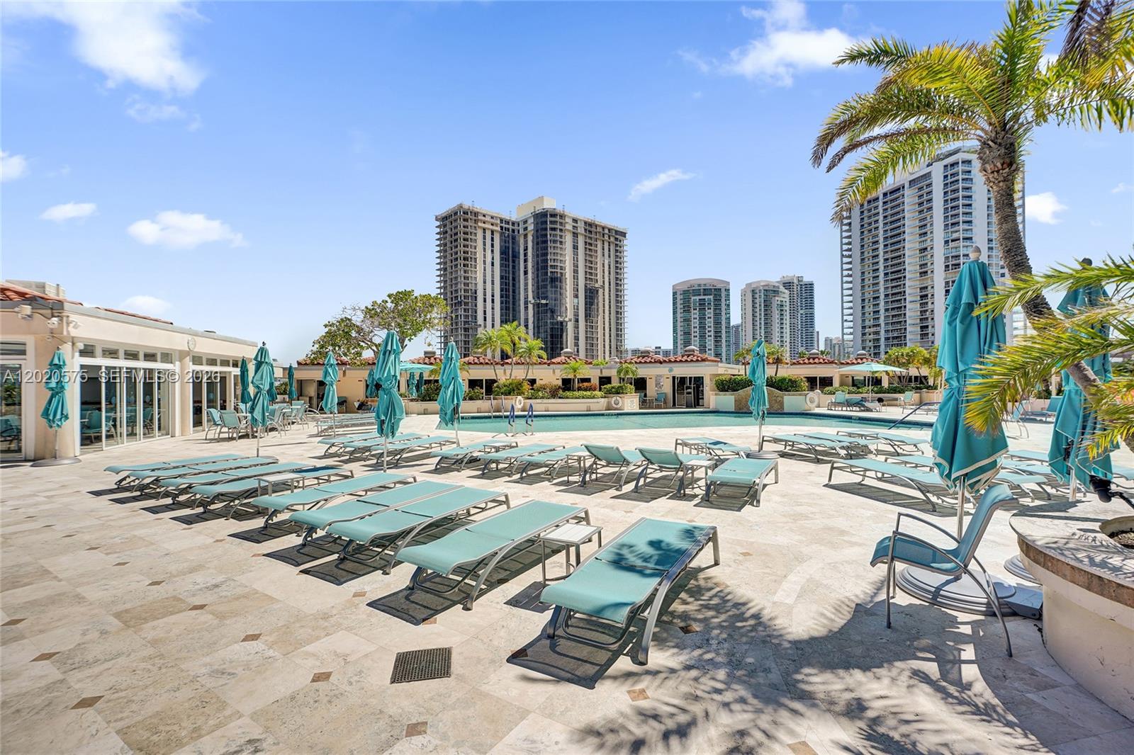 TURNBERRY ISLE SOUTH COND - Residential