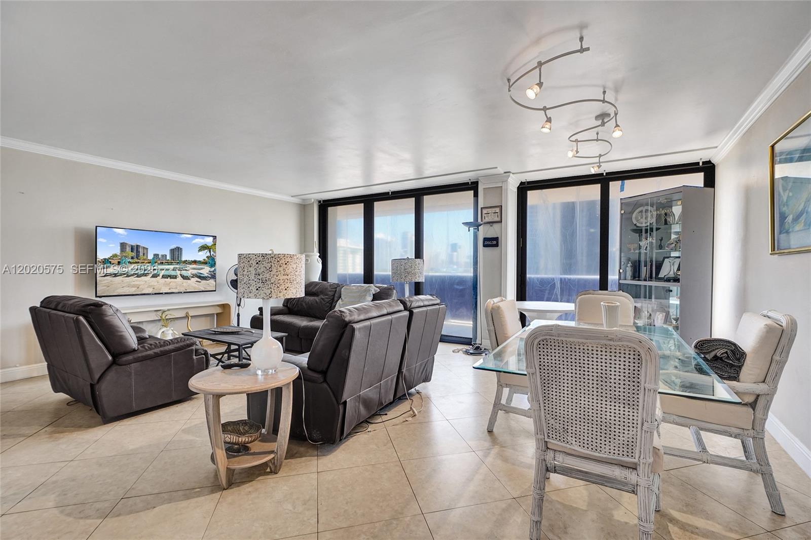 TURNBERRY ISLE SOUTH COND - Residential