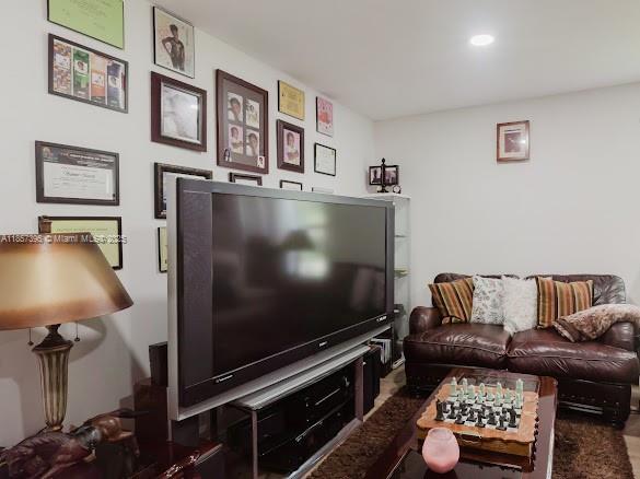 CASTLEWOOD - Residential Income